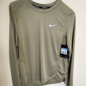 Very beautiful color nike shirt but is big on me im a small